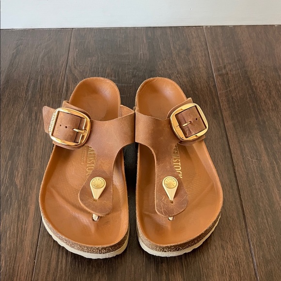 BIRKENSTOCK BIG BUCKLE Gizeh Sandals! - Picture 6 of 10